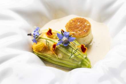 Image d'une assiette gourmande et fleuri. Restaurant Le Saint Hilaire, Restaurant Gastronomique Gard